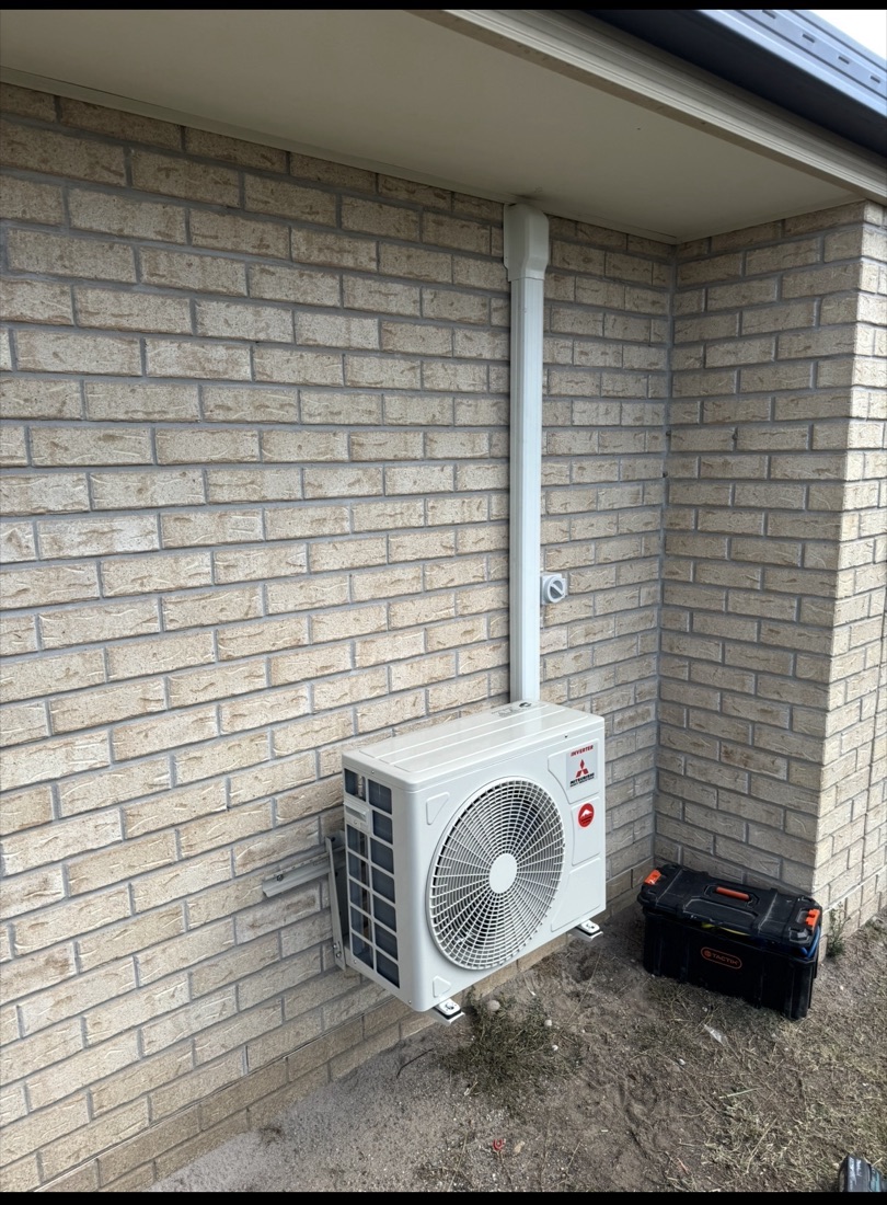 Outdoor unit installed in a corner